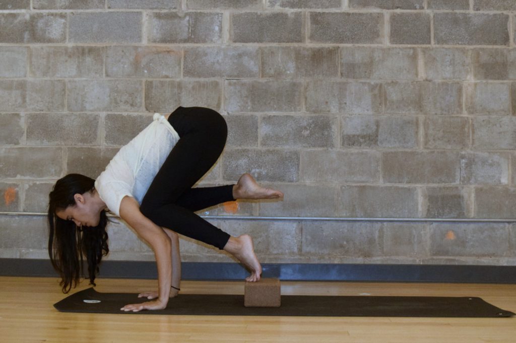 How to do Crow Pose - Bakasana - Argentina Rosado Yoga